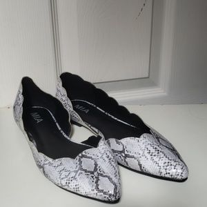 NEW Mia faux snake skin pointy flats
